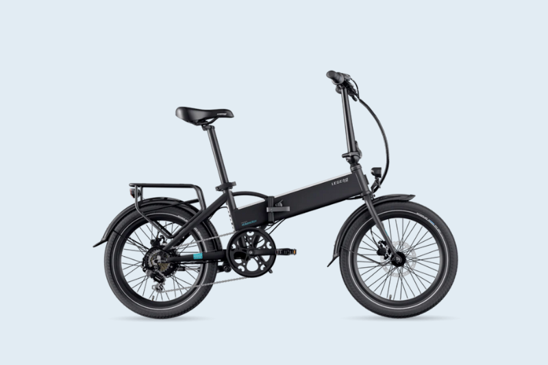 Le vélo électrique pliant peut facilement être stocké dans un coffre de voiture