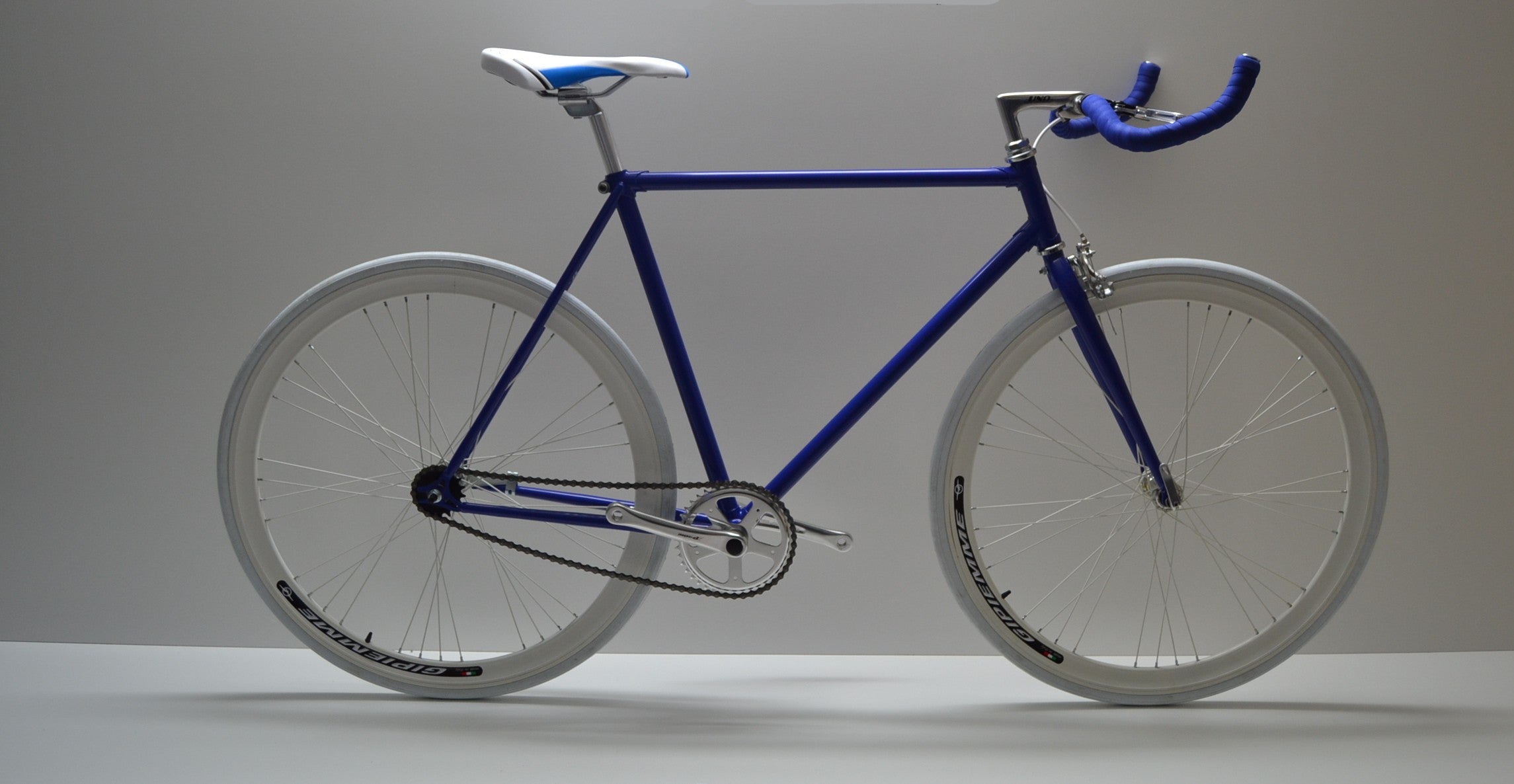 Bici fixed 28 bianco blu personalizzabile