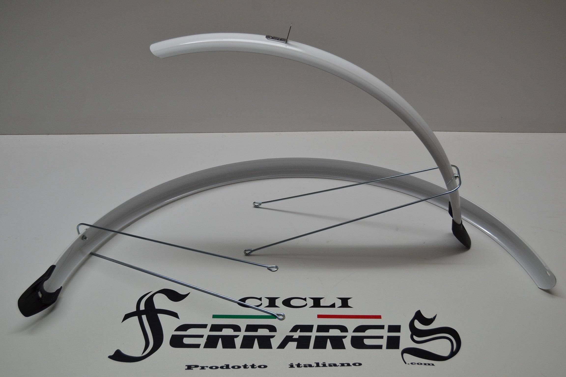 Parafanghi da 26-28x1.3/8-5/8 per bicicletta modello trekking city  bianchi"