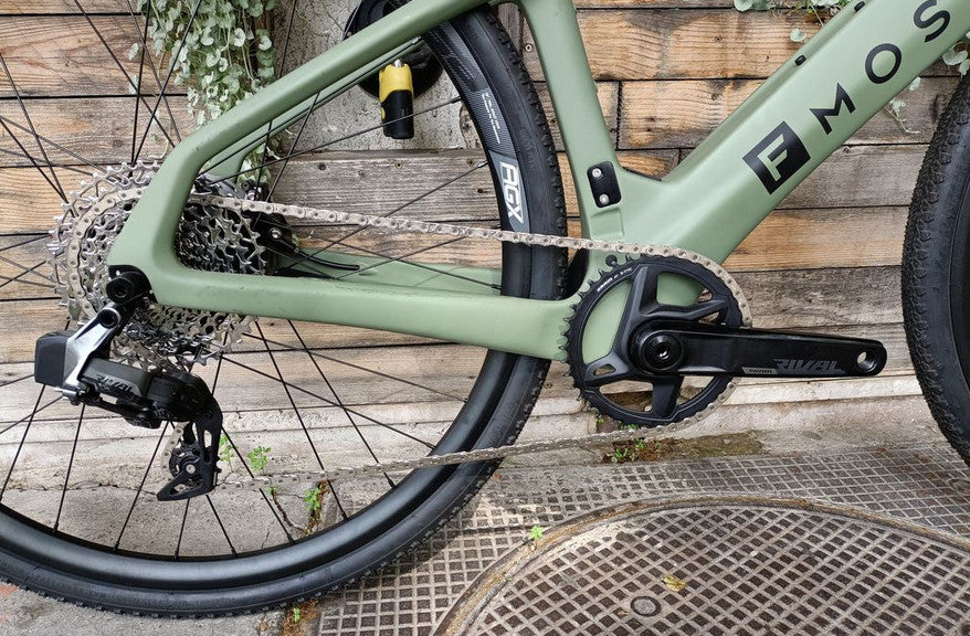 Moser, le vélo de gravel musculaire et électrique 2 en 1 - Bike Café