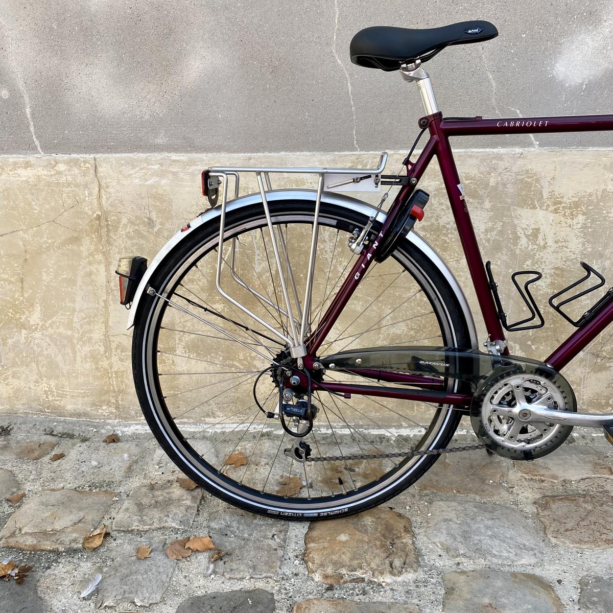 Gouttière guide câble vélo GIANT - Véloseine.fr