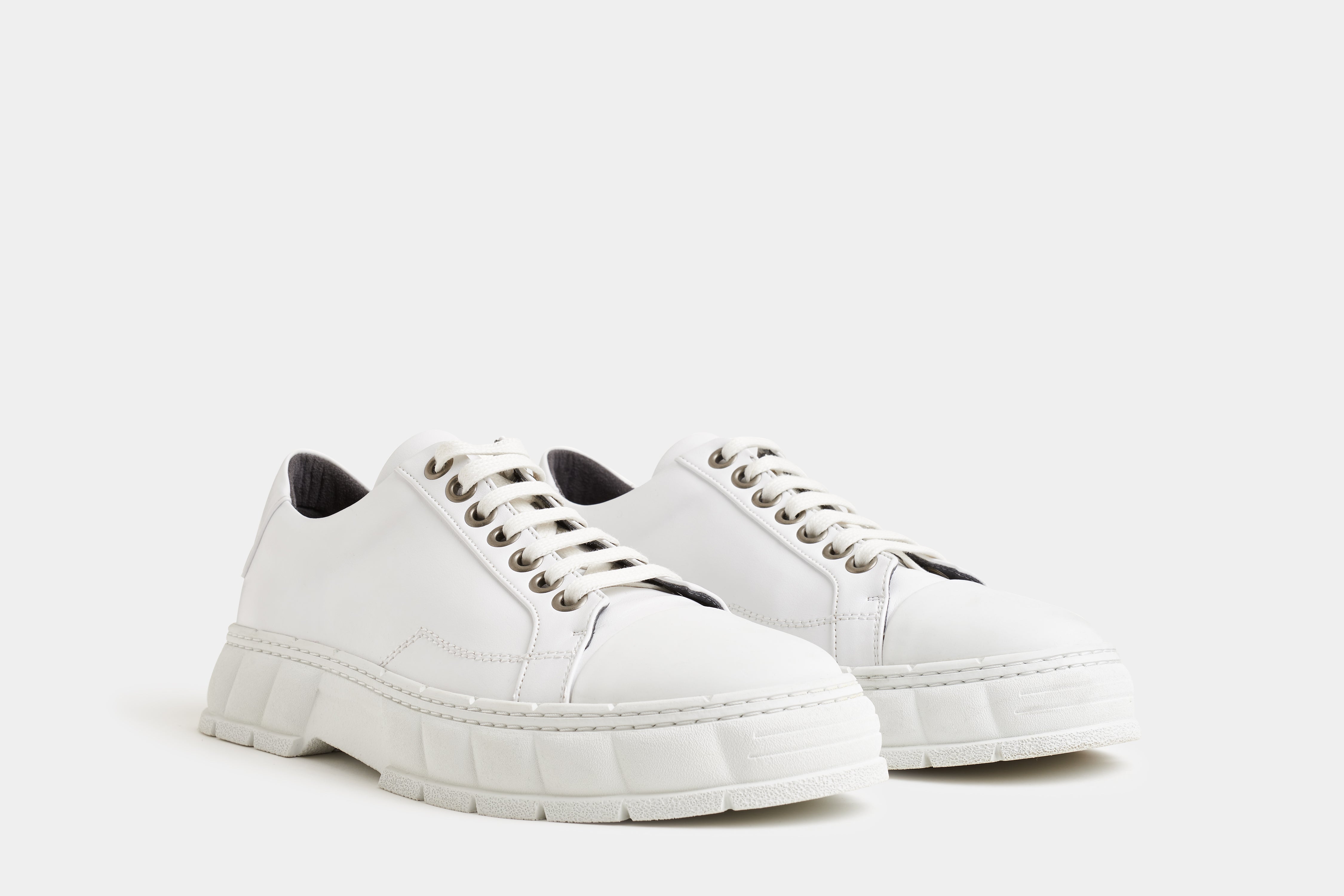 気質アップ 新品 VIRÓN White CornLeather Sneakers 40 asakusa.sub.jp