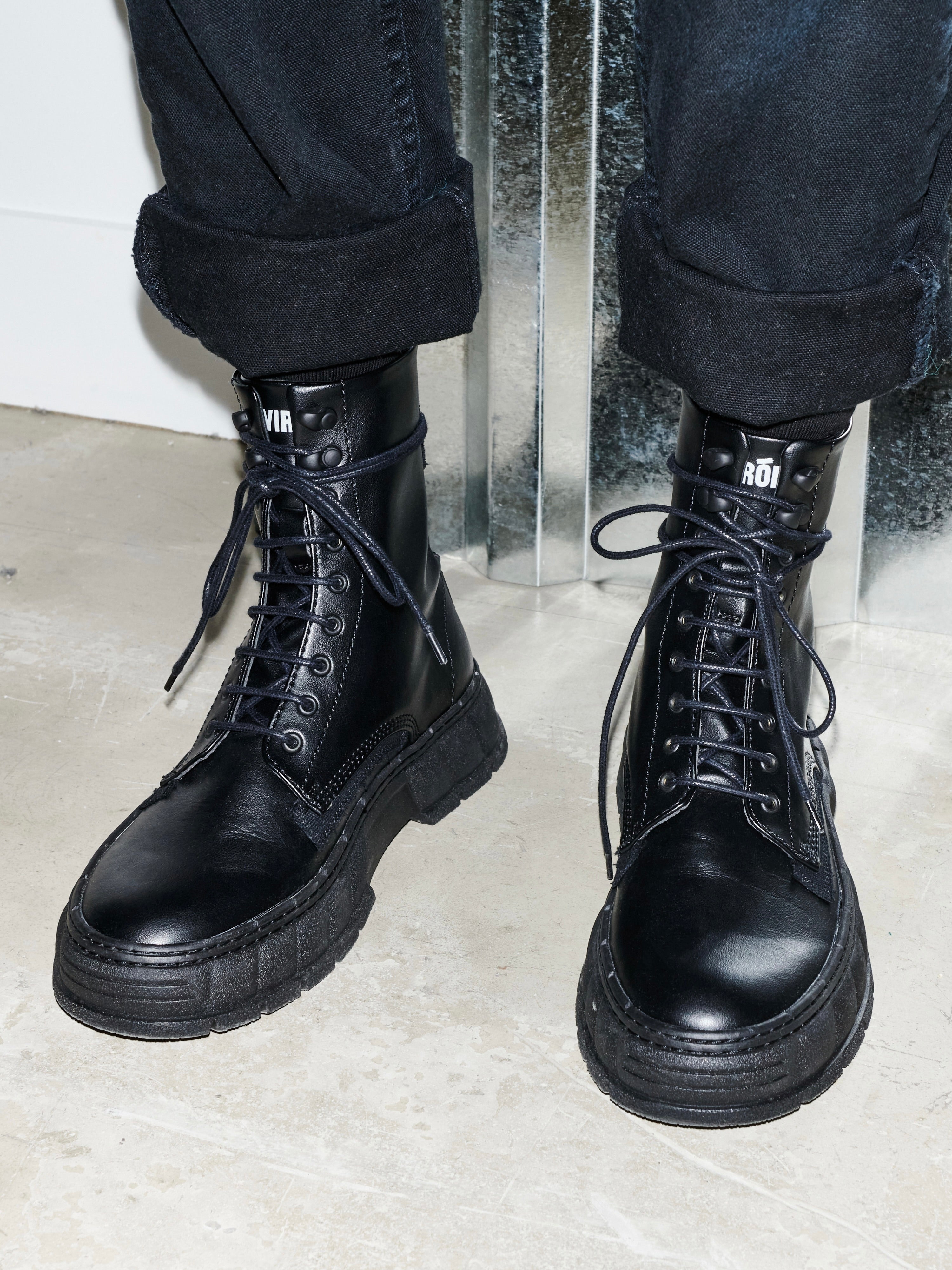 classic vegan boots by Virón in all black