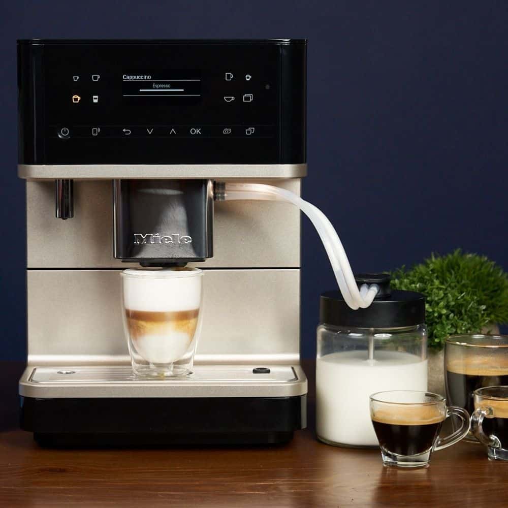 Miele CM 6160 MilkPerfection - Cafetera automática con Wifi y máquina de  café expreso, color blanco loto, molinillo, espumador de leche y recipiente