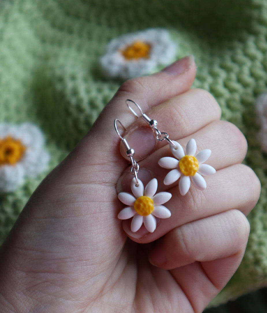 polymer clay daisy earrings