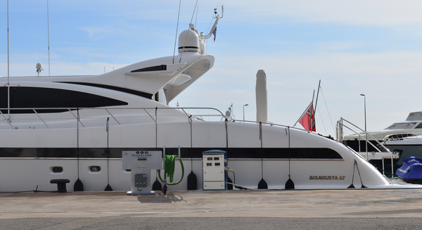 Pump out facilities in a marina