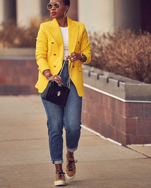 Farotelle wearing Banana Republic yellow blazer, Gap blue jeans, and Loffler Randall leopard sneakers as Spring Summer elevated casual jeans and blazer outfit style.