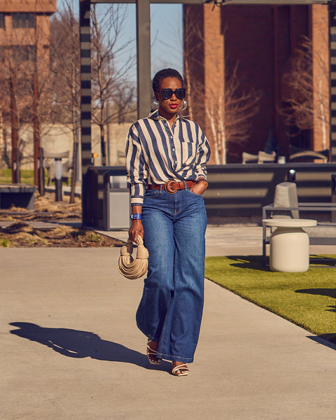 Farotelle wearing Gap wide-leg blue jeans with tucked-in H&M striped linen shirt, brown leather belt, and Sam Edelman strappy sandals as Spring Summer elevated casual jeans outfit.