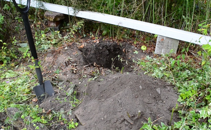 digging holes for fence posts