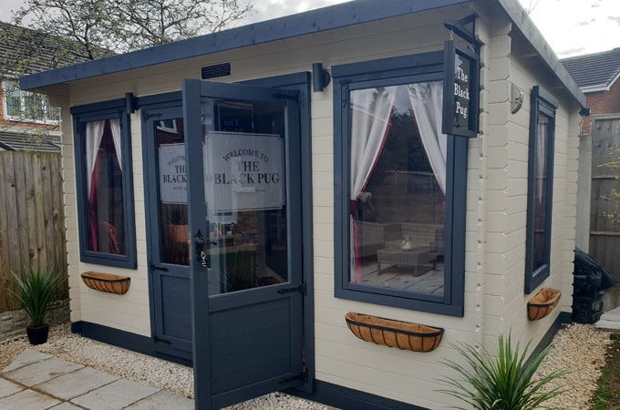 The Black Pug log cabin pub whole view