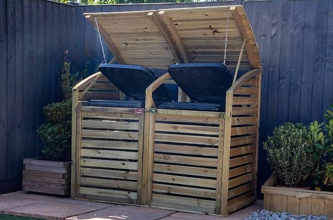 Double bin store with slatted front and black bins