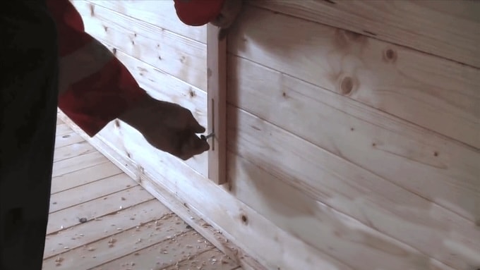Installing storm braces log cabin