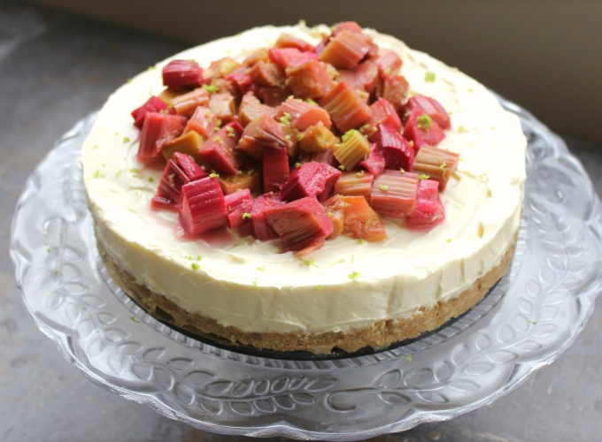 Rhubarb and lime cheesecake