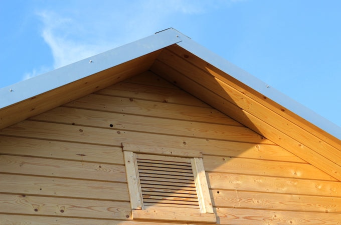 Static air vent in wooden building