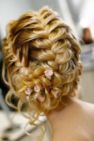 10 DROP-DEAD WEDDING UPDO IDEAS FOR 2021