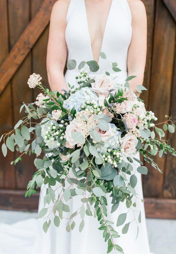 9.Lay-back style Wedding Bouquet