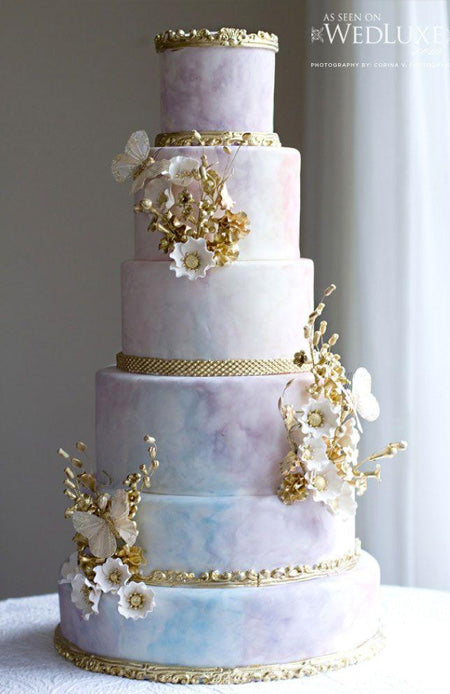 Customized Wedding Cake Ideas with A Little Glittery Gold