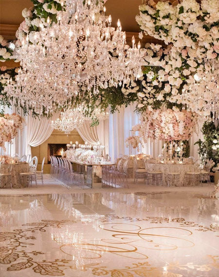 13 Trendy Acrylic or Lucite Wedding Decor Ideas for Modern Bride