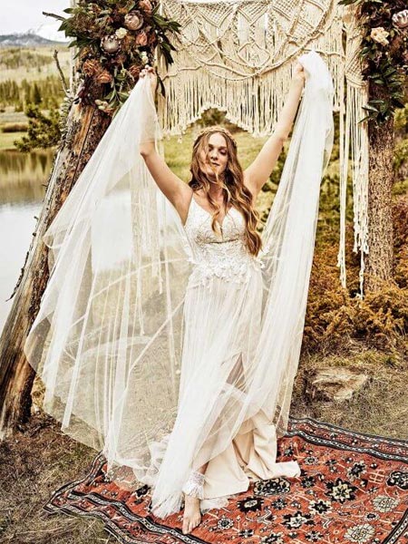 25 Free-spirited Wedding Dresses for Boho Brides