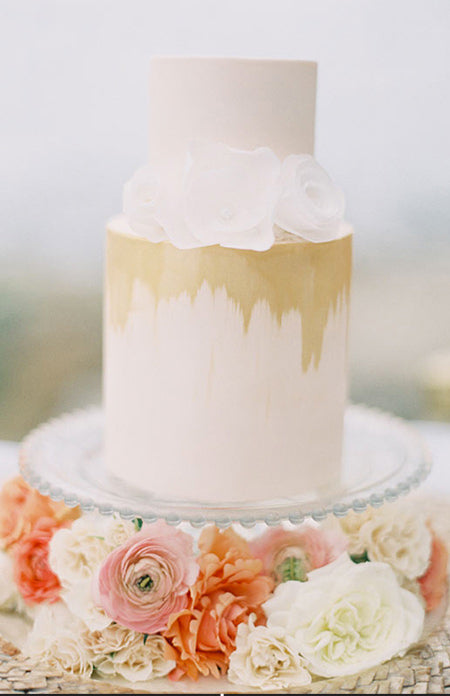 Customized Wedding Cake Ideas with A Little Glittery Gold