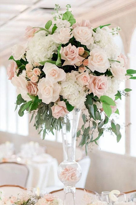 13 Trendy Acrylic or Lucite Wedding Decor Ideas for Modern Bride