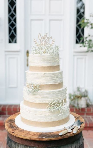 Wonderful Baby’s Breath Wedding Cake with Burlap