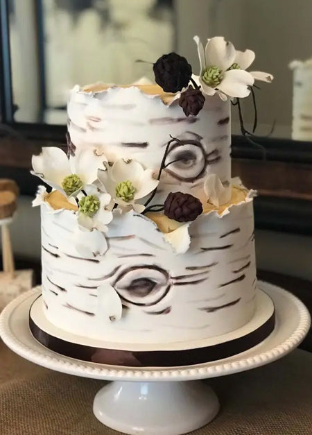 12 Amazing Fall And Winter Wedding Cakes With Pinecones