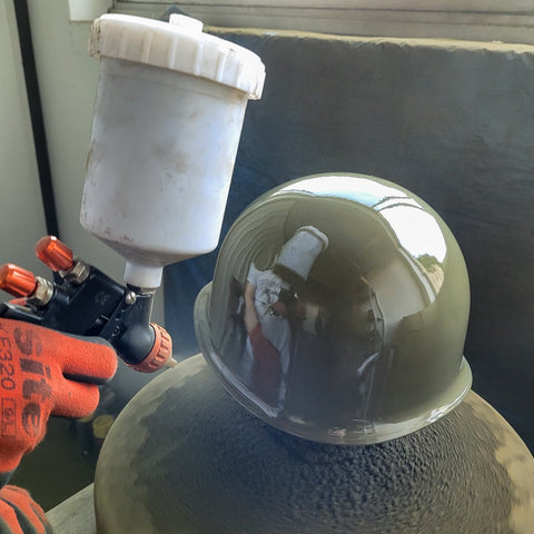 Erster Anstrich auf US M1-Helm – Mein M1-Helm