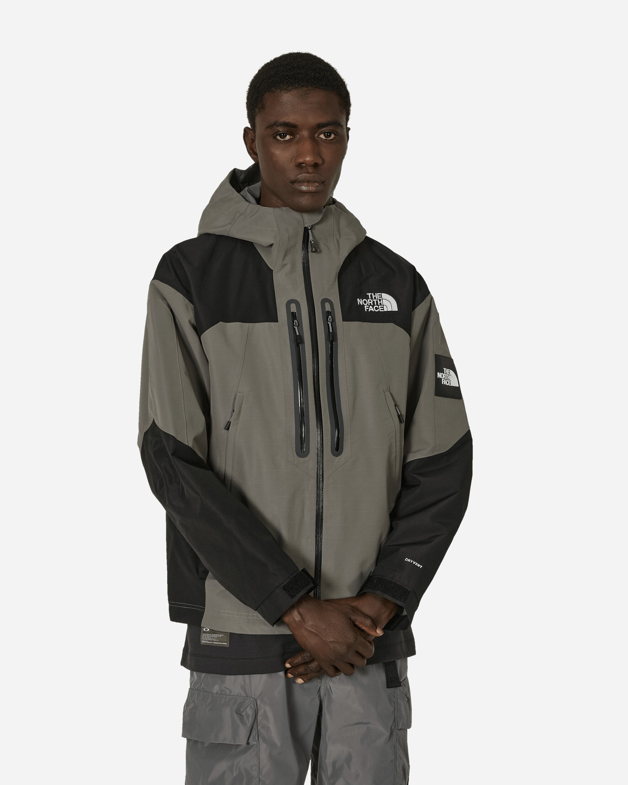 Shop The North Face Transverse 2l Dryvent Jacket Smoked Pearl / Black In Grey