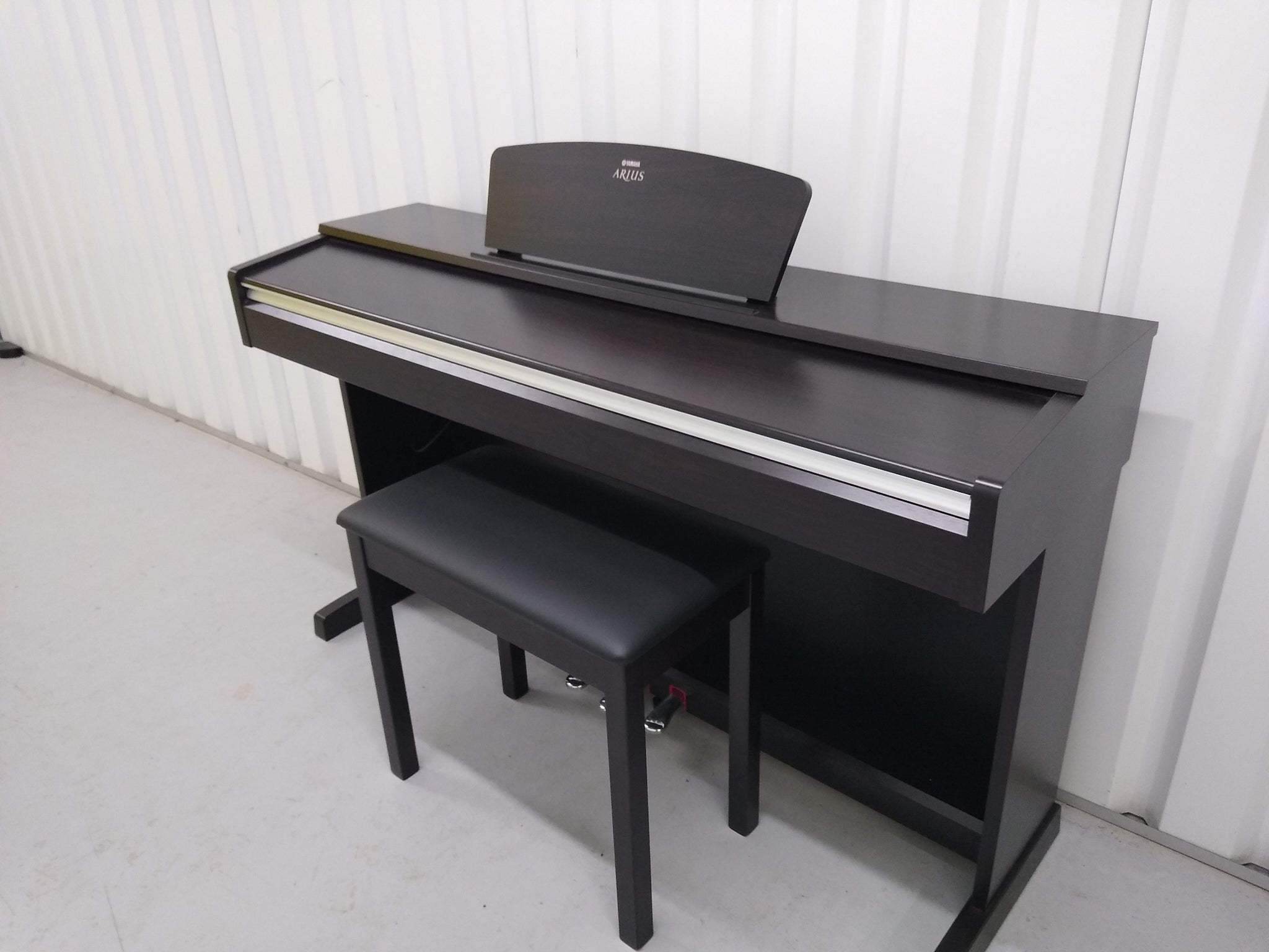 Yamaha Arius YDP-141 digital piano and stool in rosewood stock # 22202