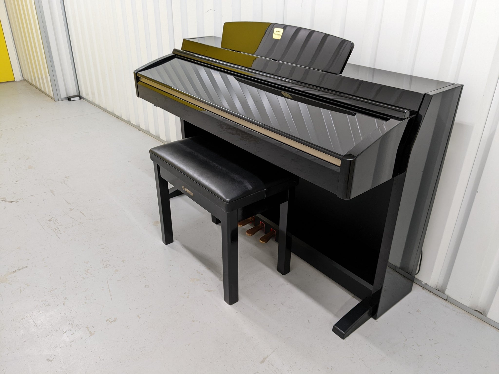 Yamaha Clavinova CLP-240PE Digital Piano polished GLOSSY BLACK stock # 22361