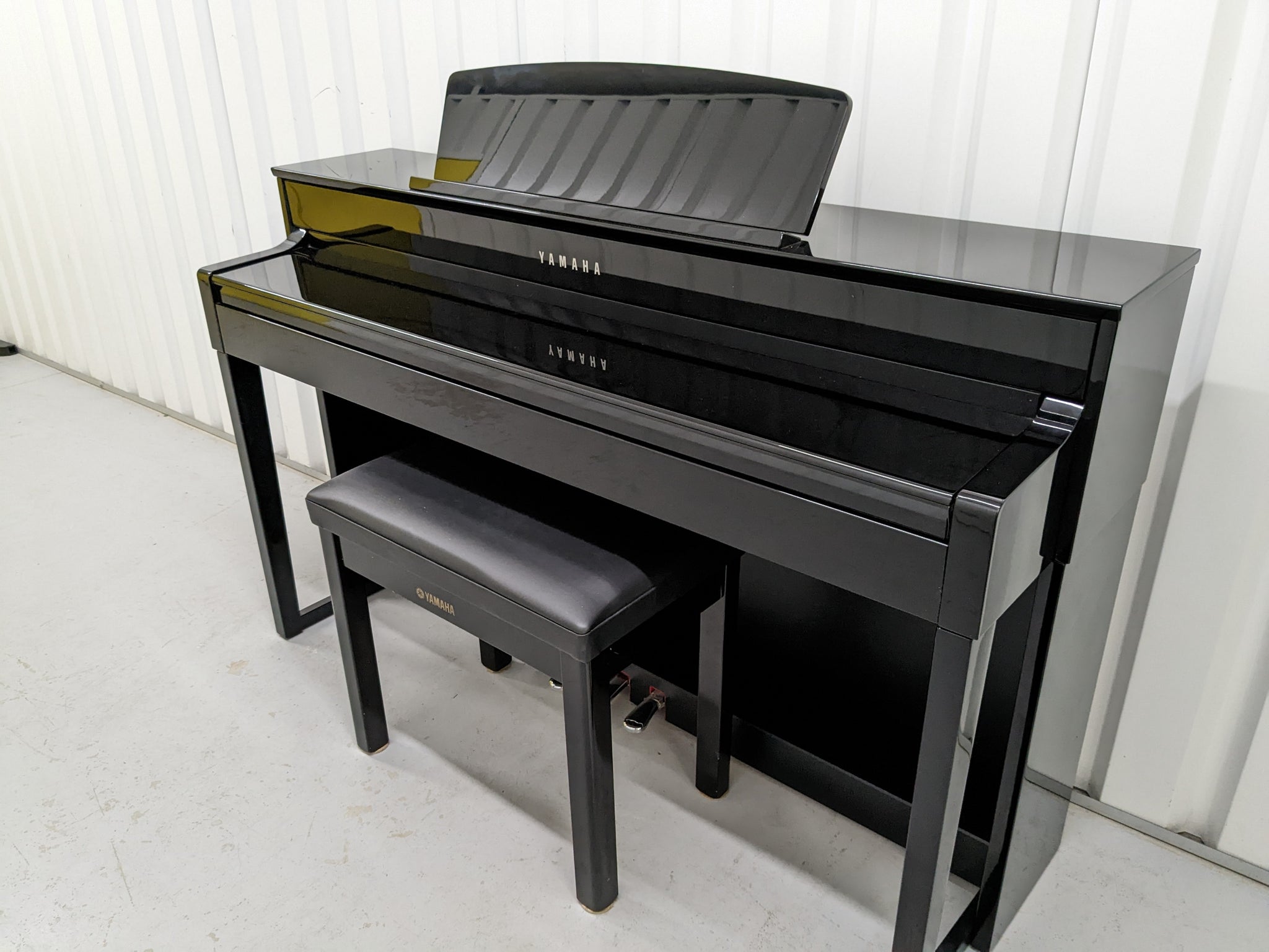 Yamaha Clavinova CLP-545PE in Polished Ebony glossy black. stock nr 22425