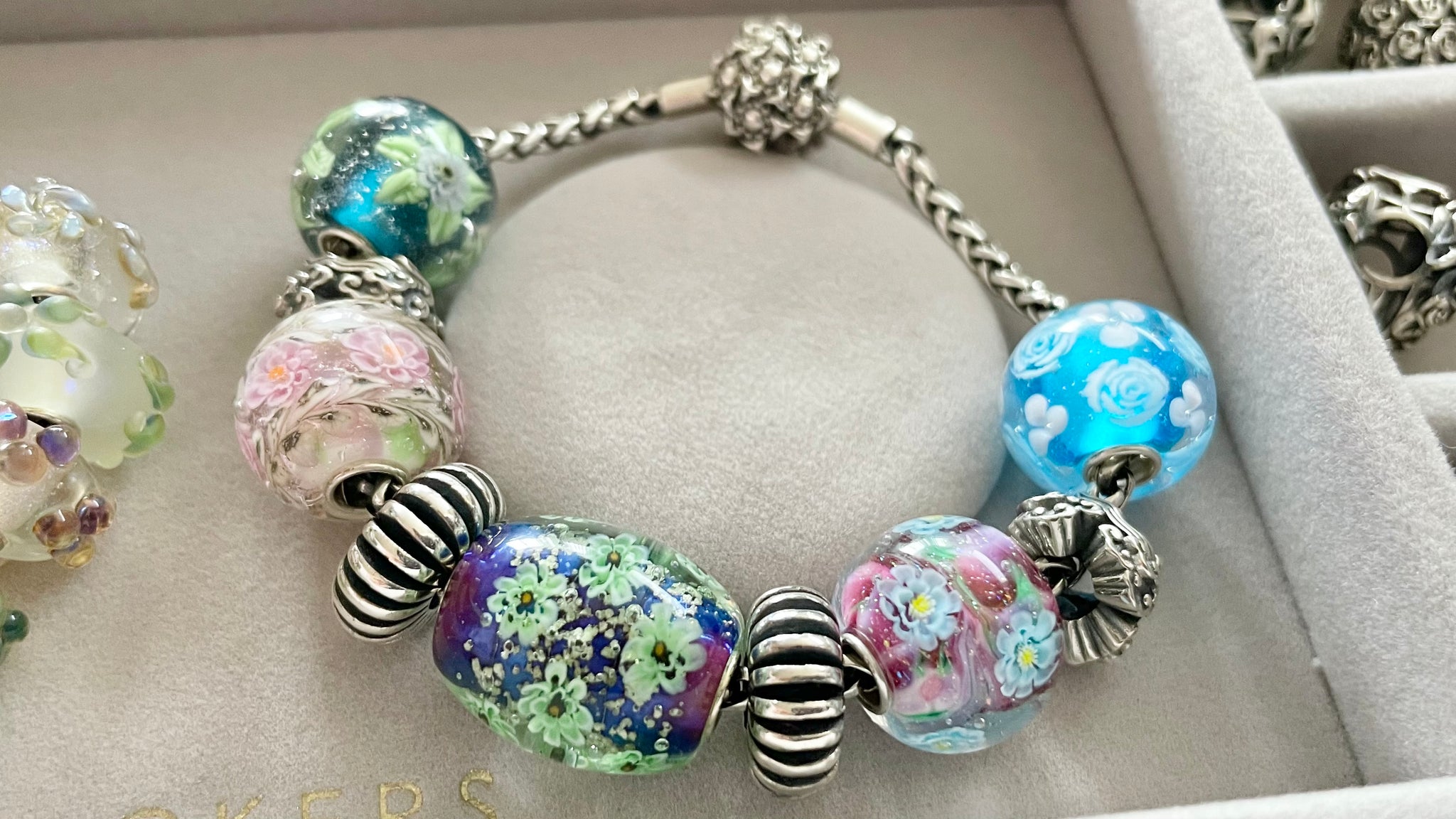 Jugend Flower Bracelet Design