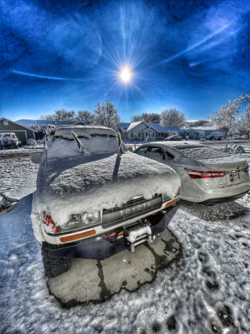 Toyota Land Cruise FZJ80 and Avalon in the snow