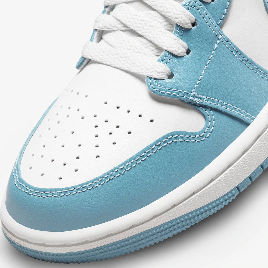 Air Jordan 1 Mid UNC 2022 (W) – Sole Ground