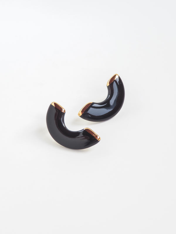 Arc Earrings · Black