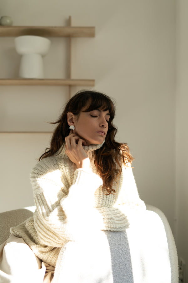 Round Folded Earrings · White