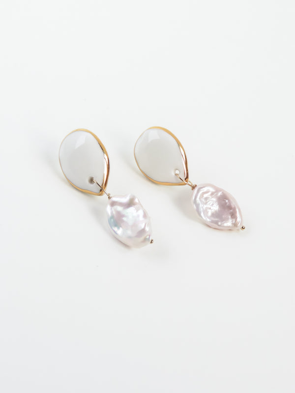 Teardrop Pearl Earrings · White