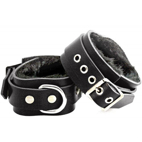 leather wrist cuffs in black