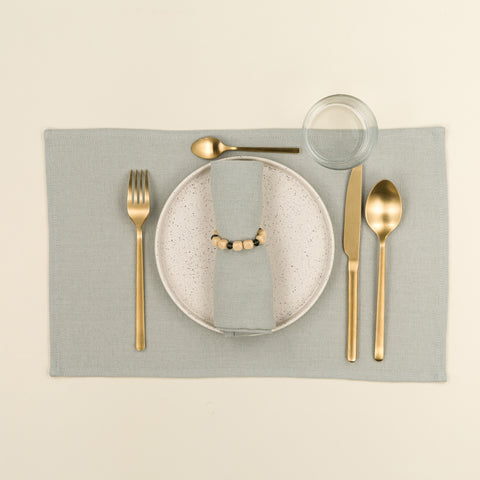 Tomète - place the napkin in a napkin ring in the center of your plate
