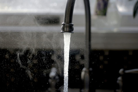 Alte Bleirohre können unser Trinkwasser verunreinigen.