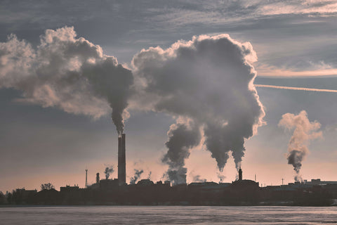 Luftverschmutzung durch Industrie und Verkehr