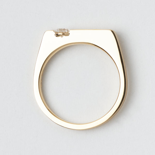 K18 ダイヤリング Shirusu(しるす) 側面は鏡面仕上げ。マリッジリング・結婚指輪として使えるダイヤモンド入りのリングです。