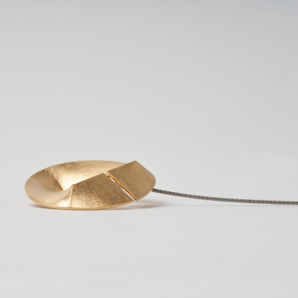 Sterling Silver 925  pendant "Log θ Theta" gold side image. It has two connect in one and modern design by japanese jewelry brand MENTOSEN.