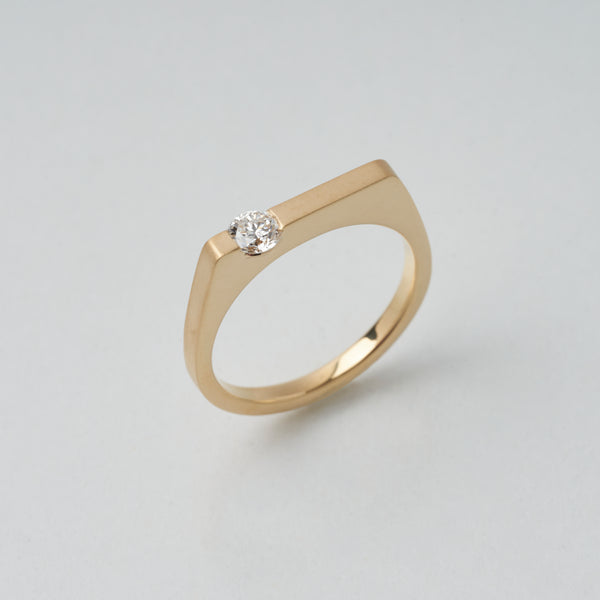 K18 diamond ring "Shirusu". A simple and modern Japanese design ring by MENTOSEN for wedding, engagement and bridal.