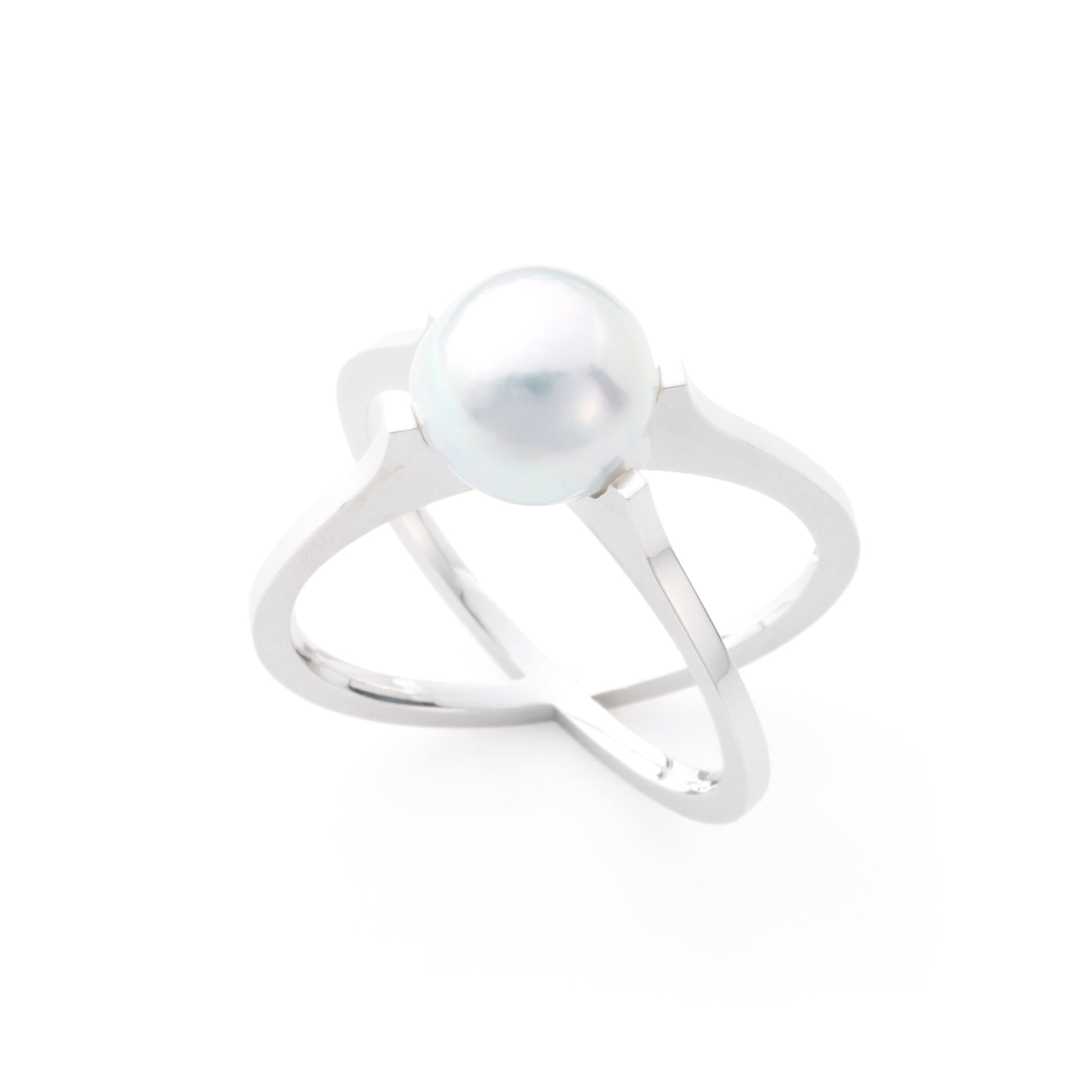 Silver925 シルバーリング Kosa Cross(こうさクロス)。あこや真珠のパールを使ったミニマルなモダンデザインのリングです。