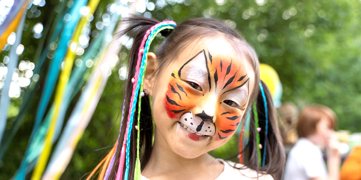 imagem de menina com cara pintada