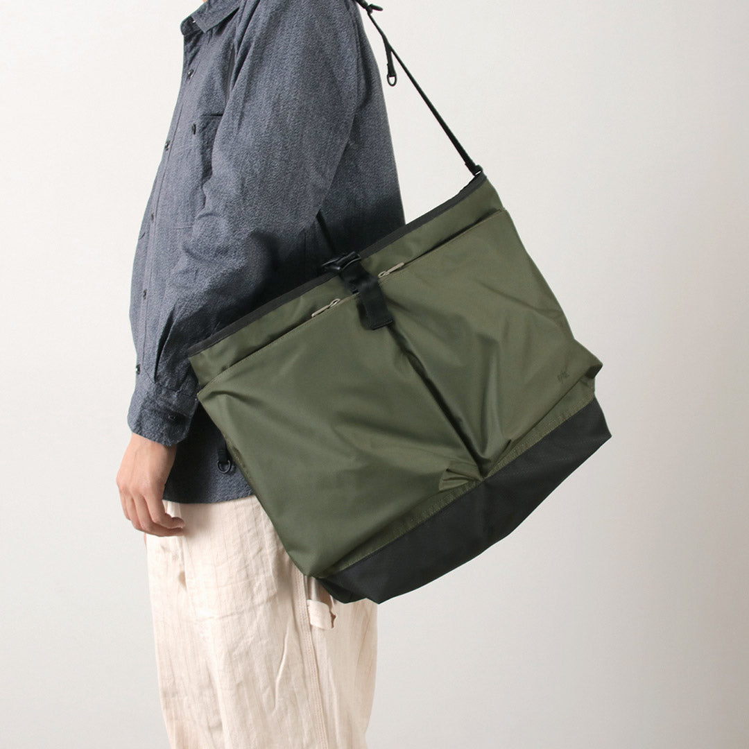 F/CE. Lightweight courier shoulder bag