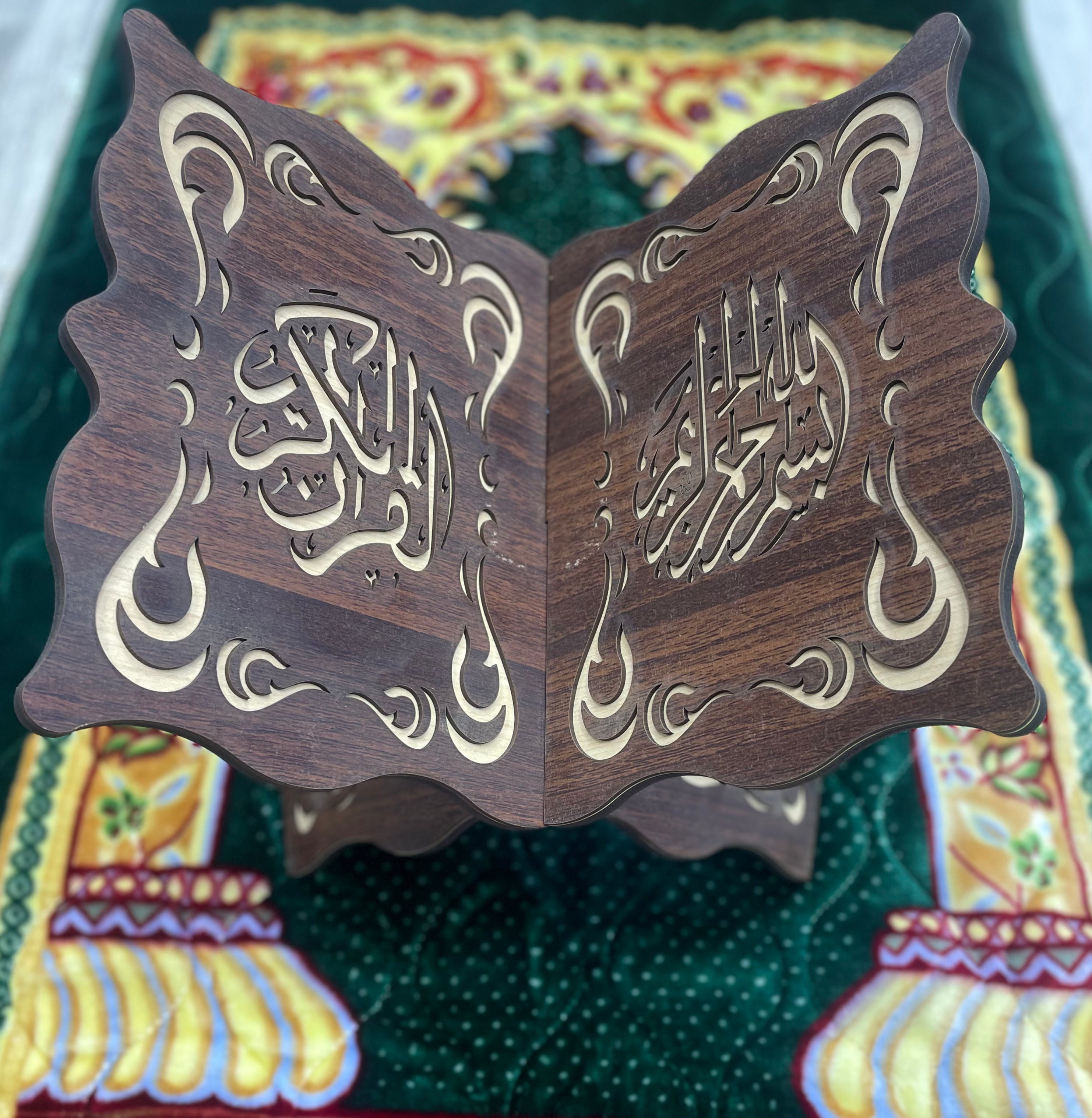 كرسي لكتاب القرآنQuran Book Holder