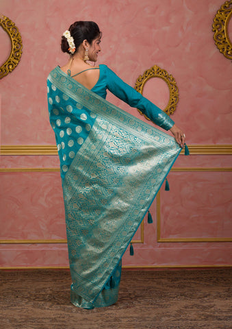 Sugathari Women Turquoise Blue Solid Mermaid Like-Fit Saree